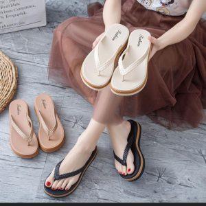 Weave design slippers