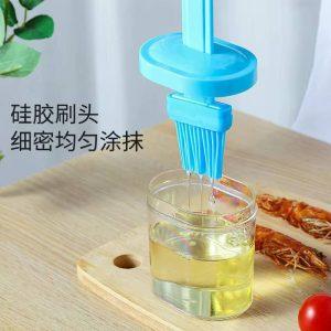 Silicone oil brush cup