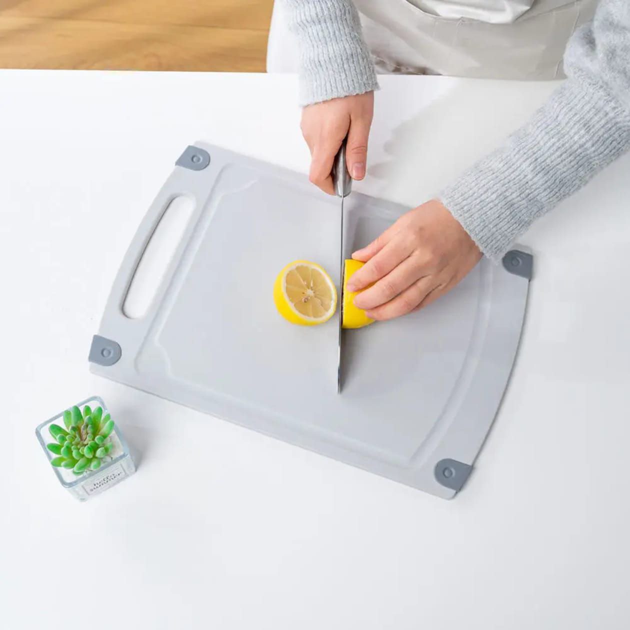 Strong chopping board