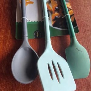 Non stick spoon set